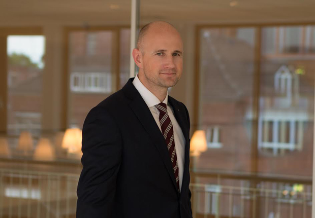 Wechsel an der Spitze der Deutschen Bank Münster: Neuer Filialdirektor in der Filiale im Herzen der Stadt ist Oliver Kampmeyer (39). Er ist damit Ansprechpartner für rund 29.000 Privat- und Firmenkunden. (Foto: Deutsche Bank AG)