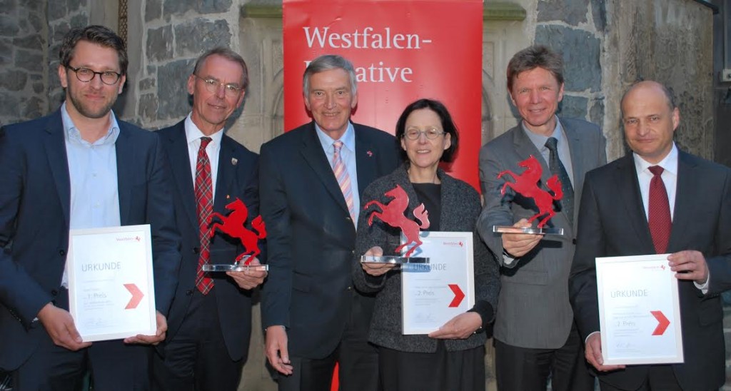 Vertreter der Preisträger mit dem Vorstandsvorsitzenden der Stiftung Westfalen-Initiative, Dr. Karl-Heinrich Sümmermann (Foto: Westfalen-Initiative)