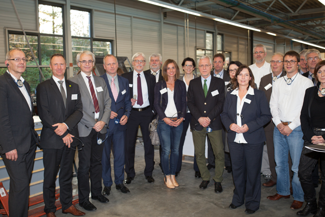 "Wirtschaft inkluisiv"-Besuchergruppe in der Produktionshalle. (Foto: WIR)