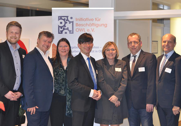 Die Referenten, Gastgeber und Veranstalter des IfB-Dialoges: Gib Flüchtlingen eine Chance (Moritz Lippa, Dr. Steffan Ritzenhoff, Martina Helmcke, Prof. Dr. Gunther Olesch, Kerstin Ritzenhoff, Volker Kemper und Thomas Richter) (Foto: Creos Lernideen und Beratung GmbH)