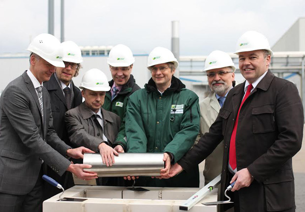 V.l.: Bernd Dälken, Michael Jäcke, Johannes Teller, Dr. Thomas Damerau, Dr. Henrik Follmann, Theodor Wilken, Dr. Ralf Niermann. (Foto: Follmann Chemie)