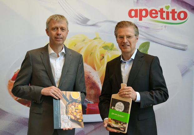 Andreas Oellerich (links), Geschäftsführer apetito catering und Guido Hildebrandt (rechts), Vorstandssprecher der apetito AG, erläuterten bei der Pressekonferenz am 11. Mai in Düsseldorf eine erfolgreiche Entwicklung des Familienunternehmens apetito. (Bild: © apetito, Rheine, Mai 2016)