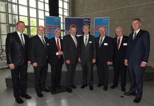 Amtswechsel (v.l.) Reiner Nolten (WHKT), Dr. Thomas Ostendorf, Dr. Günther Horzetzky, Hermann Eiling, Hans Hund, Franz Wieching, Josef Trendelkamp, Dirk Palige (Foto: Handwerkskammer Münster)