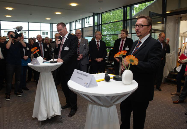 Eröffneten gemeinsam das krz Forum 2016 (v.l.): Verbandsvorsteher Dieter Blume (Bürgermeister Petershagen) und Geschäftsführer Reinhold Harnisch (Foto: krz)