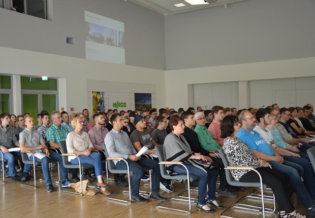 Rund 130 Gäste folgten der Einladung zum WAGO-Informationsabend für künftige Auszubildende und ihre Eltern. (Foto: WAGO)