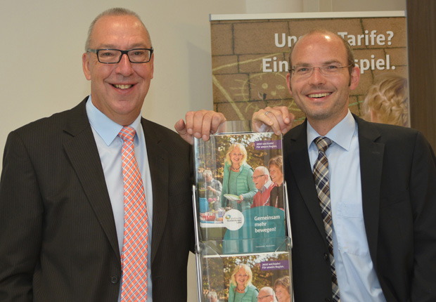 Die Stadtwerke-Geschäftsführer Willi Peters (l.) und Peter Vahrenkamp hoffen auf breite Unterstützung aus der Region, wenn das Online-Voting zum Deutschen Engagementpreis startet. (Foto: Stadtwerke Tecklenburger Land)