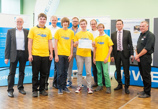 Das Gewinnerteam vom Adalbert Stifter Gymnasium freut sich über den ersten Platz. (Foto: B+M Blumenbecker GmbH)