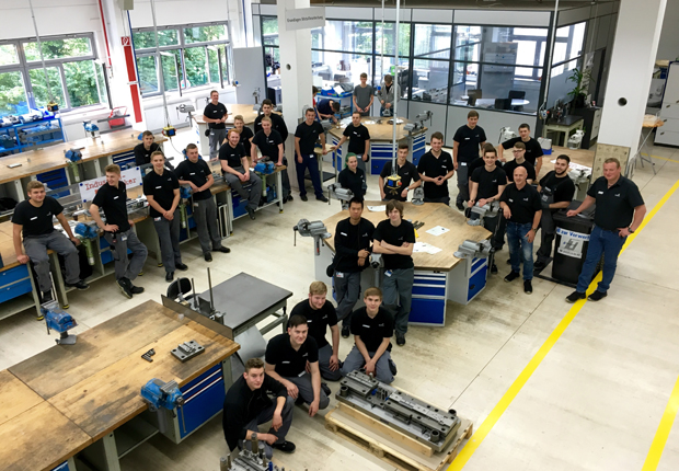 Herzstück der technischen Ausbildung ist das moderne Ausbildungszentrum in Kirchlengern. (Foto: Hettich)