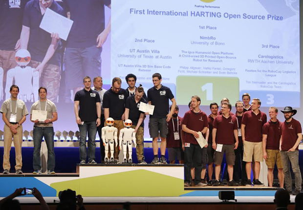 Die Technologiegruppe vergab erstmals beim RoboCup den HARTING Open Source Prize (Foto: HARTING)