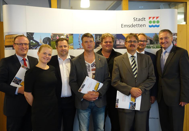 v.l.n.r.: Elmar Leuermann (Stadt Emsdetten, Leiter Fachdienst Wirtschaft und Wohnen), Svenja Riedl und Dirk Hensing (Hensing GmbH), Andre Berkemeier (AiP), Markus Rengers (Roland Werbung), Carsten Schiemann (LammersESB GmbH), Christoph Südhoff (Clemens Lammers GmbH), Georg Moenikes (Bürgermeister Stadt Emsdetten) (Foto: Stadt Emsdetten)