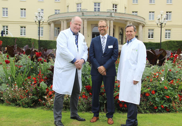 Das Team der Park Klinik Bad Hermannsborn (v.l.) – Dr. Gerhard Alexander Müller, Peer Kraatz und Dr. Hartmut Heinze – blicken ambitioniert in die Zukunft und präsentieren die Klinik mit altbewährtem und erweitertem Spektrum. (Foto: Gräfliche Kliniken)