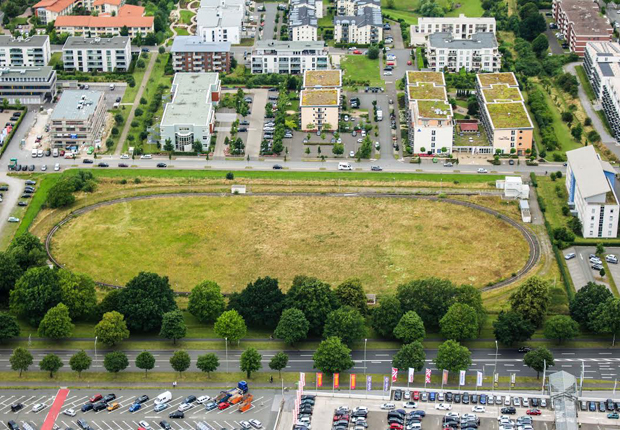 Auf diesem Gelände entsteht der neue Forschungsbau Leichtbau. Die RailCab-Versuchsanlage wird deshalb abgebaut. (Foto: Universität Paderborn, Johannes Pauly, Ricarda Michels)