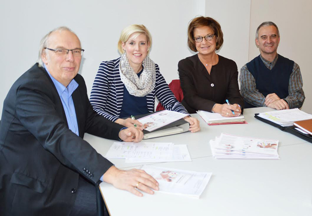 Planen den Aktionstag (v.l.): Michael Dillenburg (Netzwerk Lippe), Desiree Solle (Kreis Lippe), Mechthild Wiederstein (Agentur für Arbeit) und Michael Thiele (Wirtschaft inklusiv). Auf dem Bild fehlt Monika Zimmermann (LKS). (Foto: Kreis Lippe)