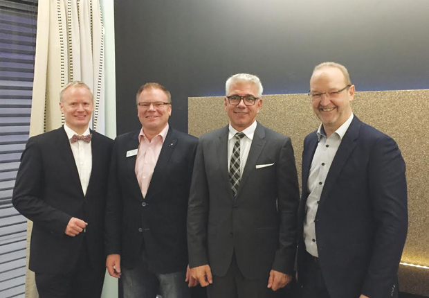 (v. l.) Karsten Pohl (Leiter Private Banking der Volksbank Paderborn-Höxter- Detmold), Wirtschaftsclub- Vorsitzender Thomas Sprehe, Wolf-Dieter Jordan (Geschäftsführer OWL Vorsorge- und Versicherungsservice GmbH) und Georg Ilskens (Geschäftsführer Wirtschaftsclub Paderborn + Höxter). (Foto: Wirtschaftsclub Paderborn + Höxter)