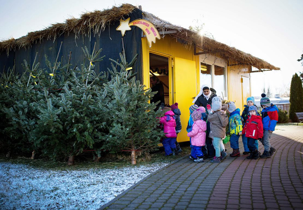 Jugendliche der Gemeinde haben die ELA Räume geschmückt und umgestaltet – zur Freude der kleinen Besucher. (Foto: ELA Container GmbH)