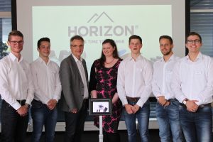 Überzeugten durch ein detailliertes Unternehmensgründungskonzept: das Projektteam "Horizon Clocks GmbH" (Foto: Hochschule OWL)