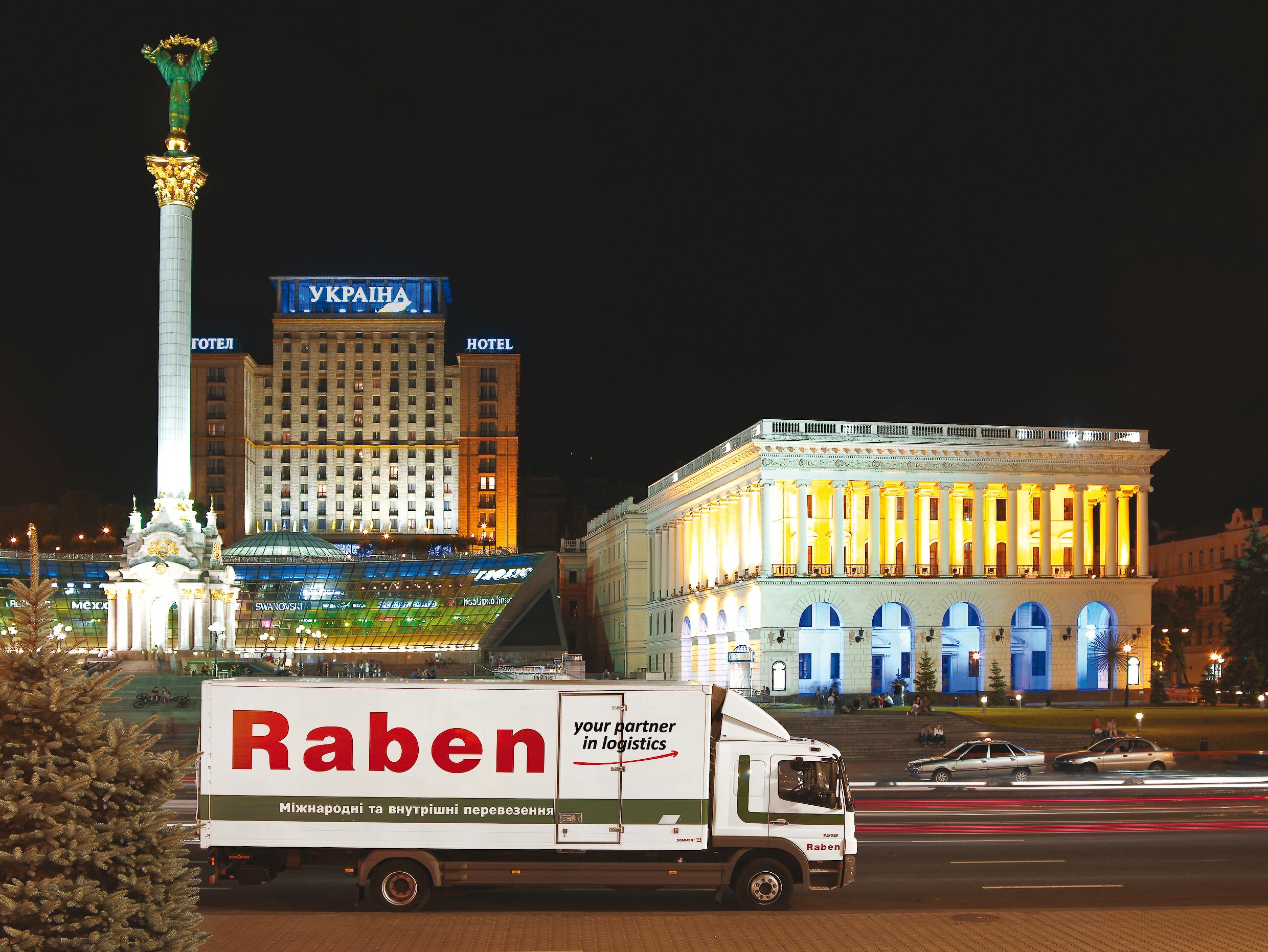 Die Lkw der Gesellschaft Raben East werden für ihre Kunden in regelmäßigen Sammelgutverkehren unterwegs sein (Foto: Raben Group)
