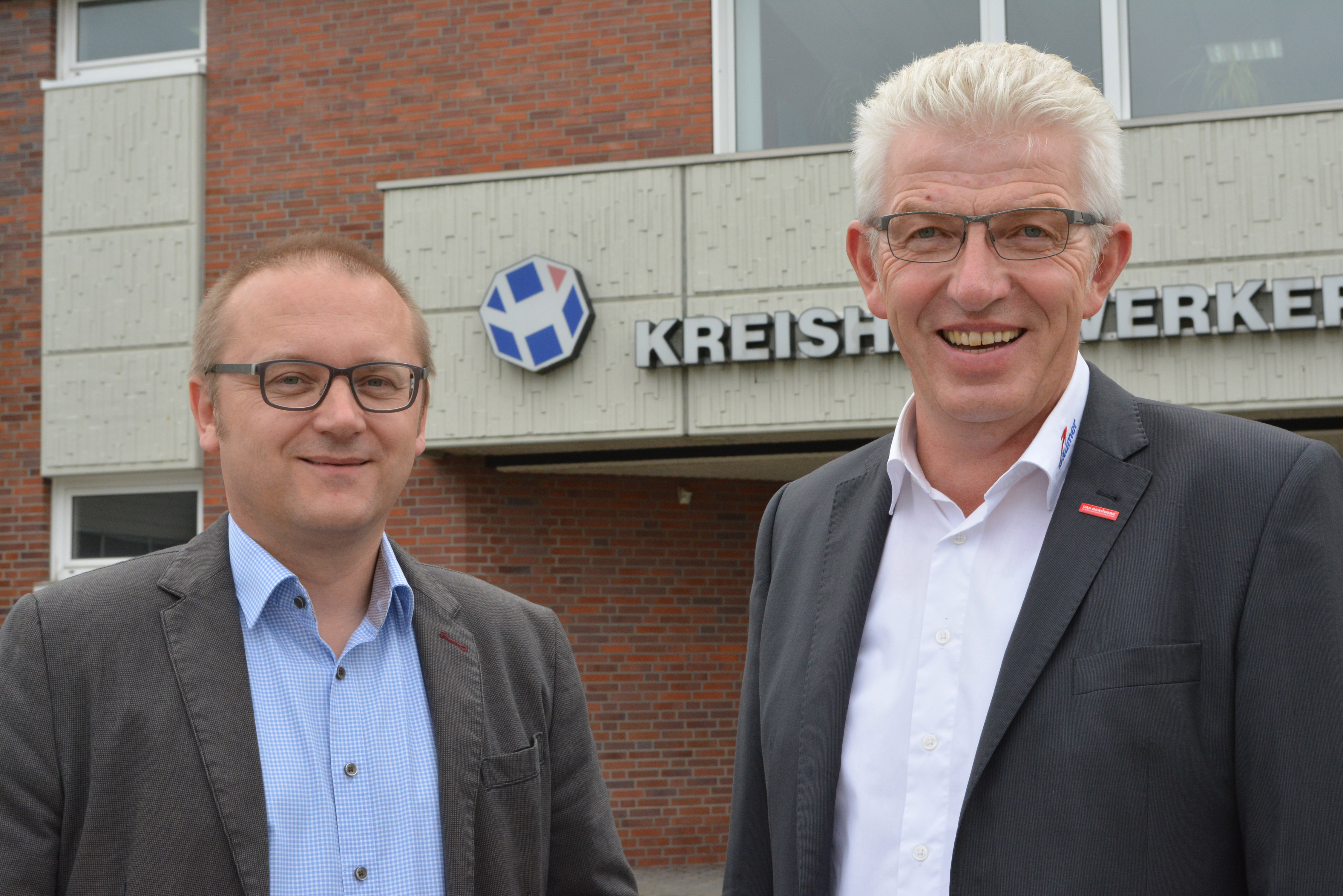 Kreishandwerksmeister Heinz-Bernd Lohmann (l.) und sein Stellvertreter Thomas Bäumer stellen sich den Herausforderungen im Handwerk (Foto: KHM Steinfurt-Warendorf)