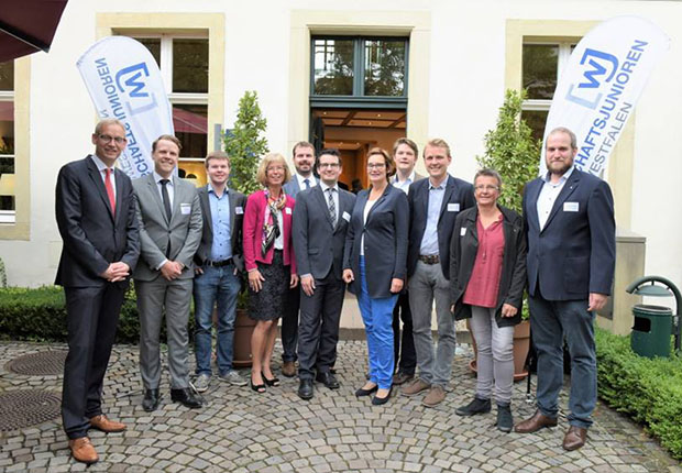 Teilnehmer der Podiumsdiskussion zur Bundestagswahl und Wirtschaftsjunioren