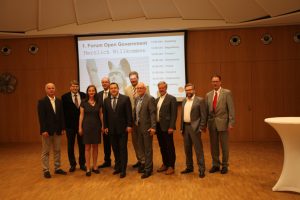 Die Referentinnen und Referenten der Veranstaltung (v.l.): Hans Römer, Organisator Olaf Konrad, Moderator Max Schulze-Vorberg, Dr. Anke Knopp, Christian Elsner, Landrat Dr. Axel Lehmann, Lars Hoppmann, Dr. Stefan Ostrau, Wilfried Kruse und Michael Haußmann