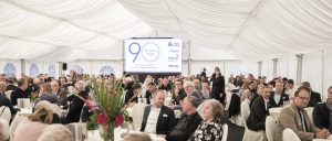 900 Gäste begleiteten das 90-jährige Jubiläum der Unternehmensgruppe Peters (Foto: Peters)