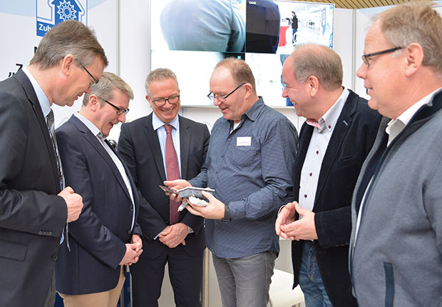 Wie sich elektronische Überwachungsanlagen mit dem Smartphone steuern lassen wurde unter anderem auf der Einbruchschutzmesse erklärt.