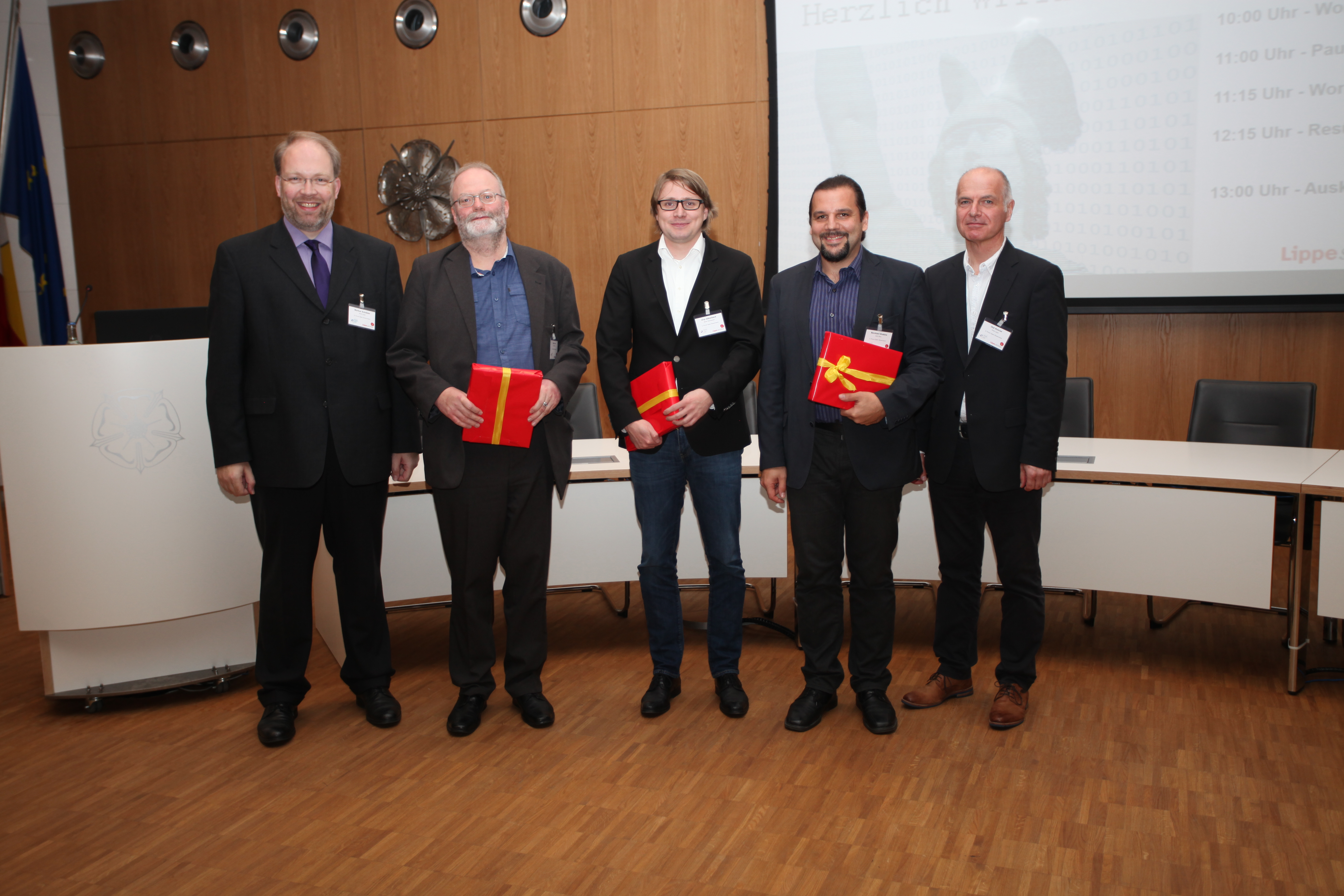 Die Forumsgestalter (v.l.): Markus Schrader (Kreis Lippe), Jürgen Lenz (Kreis Mettmann), Jörk Jülkenbeck (Stadt Oberhausen), Mag. Bernhard Krabina (Wien), Olaf Scholz (Kreis Lippe), Foto: Press Medien