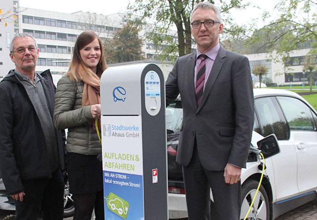 Bis voraussichtlich Ende des Jahres wird die achte Ladesäule der Stadtwerke Ahaus in Betrieb genommen werden können, die Ladeinfrastruktur wächst.