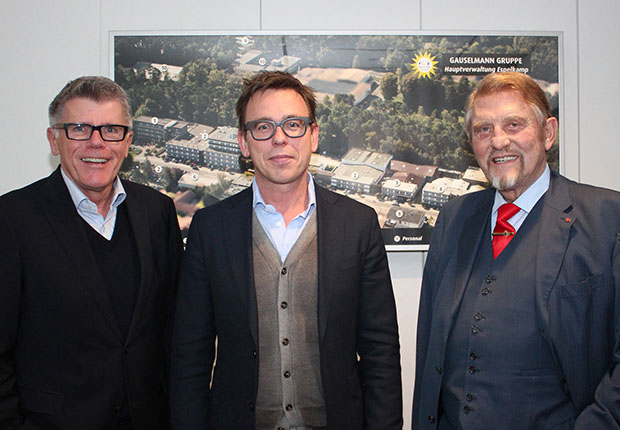 Unternehmer Paul Gauselmann (r.) und Manfred Stoffers (l.), Vorstand Marketing, Kommunikation und Politik, begrüßten Markus Rejek, Geschäftsführer DSC Arminia Bielefeld, am Unternehmensstandort der Gauselmann Gruppe in Espelkamp. (Foto: Gauselmann)