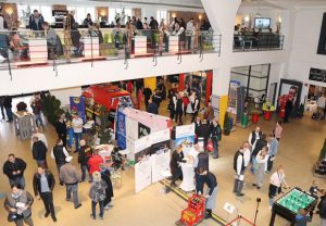 Mehr als 1.500 Inhaber und Mitarbeiter Freier Werkstätten aus ganz Westfalen kamen zur Hausmesse des Fahrzeugteile-Großhandel Wittich im Bielefelder Lenkwerk. (Foto: Wittich GmbH)