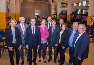 Jahresversammlung im Lenkwerk: (v.l.) Jennifer Erdmann, Dr. Dieter Brand, Frank Wulfmeyer, Cornelia Delius, Martin Knabenreich, Thomas Keitel, Thomas Kunz, Marion Winkler, Andreas Büscher und Oberbürgermeister Pit Clausen vom Vorstand des Verkehrsvereins Bielefeld. (Foto: Bielefeld Marketing GmbH)