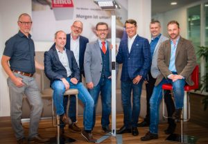 Unternehmen der emco Group setzen weltweit Trends mit innovativen Produktdesigns. das emco-Team freut sich über den Red Dot Award. (Foto: emco)