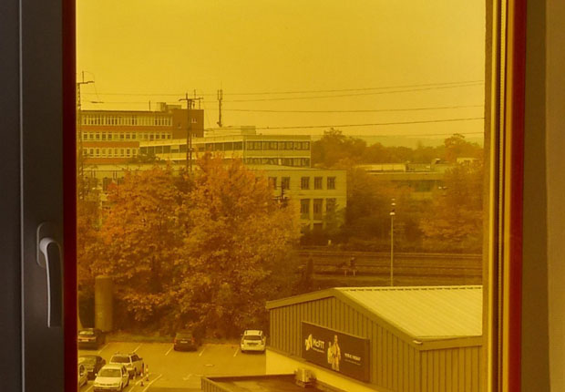 Das mit Sonnenschutzfolie von HAVERKAMP beschichtete Fenster. (Foto: HAVERKAMP)