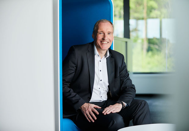 Roland Hofstetter, Geschäftsführer bei Diamant Software, freut sich über das Siegel in Gold. (Foto: Diamant Software)