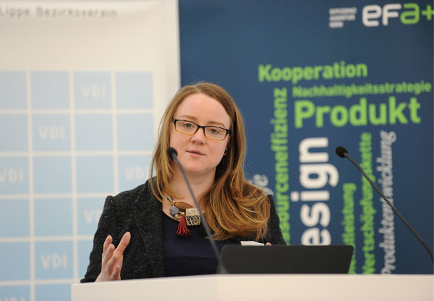 Bianka Engelmann, Umwelttechnikingenieurin bei WAGO in Minden, schilderte auf der Abschlussveranstaltung Circular Economy Erfahrungen und Ergebnisse aus der Lebenszyklusanalyse (Life Cycle Assessment). (Foto: Christian Weische)