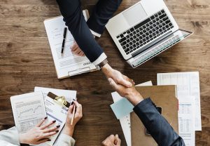 Die ASSMANN Büromöbel GmbH & Co. KG ist ein europaweit tätiges Familienunternehmen. (Foto: rawpixel/ pixabay)