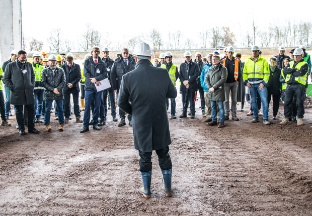 Rund 80 Gäste aus Politik und Wirtschaft kamen zur Grundsteinlegung des neuen WAGO-Standorts. (Foto: WAGO)