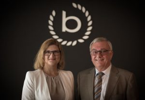 Wolfgang Müller mit Nachfolgerin Claudia Maaß. (Foto: bugatti)