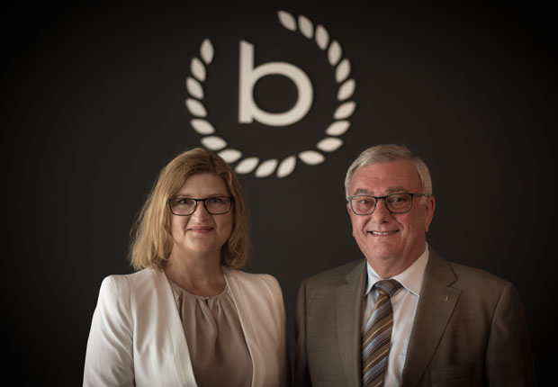 Wolfgang Müller mit Nachfolgerin Claudia Maaß. (Foto: bugatti)