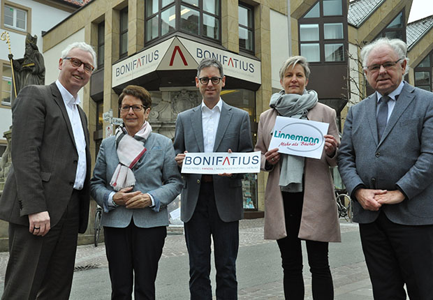 (v.l.) Antonius Linnemann, Tanja Huckemann, Marcus Linnemann, Katharina Linnemann, Rolf Pitsch (Foto: Auffenberg/ Bonifatius)