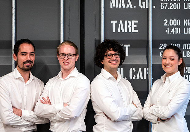 Freuen sich über die Auszeichnung zum innovativsten Start-up des Jahres: v. l. Steffen Vogelsang, Gereon Deppe, Thomas Reiher und Anne Düchting. (Foto: TecUP)