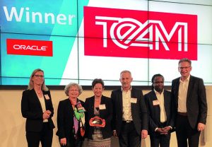 (v.l.) Christine Koch, Senior Direktor Oracle Digital Prime Tech, Heike Käferle, Geschäftsführerin TEAM GmbH, Karin Tiggesmeier, Oracle-Vertrieb TEAM GmbH, Michael Baranowski, Geschäftsführer TEAM GmbH, Ali Kamugisha, Channel Sales Manager Oracle Digital, Christian Reinhold, Channel Sales Leader Germany. (Foto: TEAM)