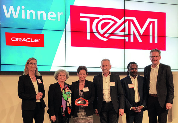 (v.l.) Christine Koch, Senior Direktor Oracle Digital Prime Tech, Heike Käferle, Geschäftsführerin TEAM GmbH, Karin Tiggesmeier, Oracle-Vertrieb TEAM GmbH, Michael Baranowski, Geschäftsführer TEAM GmbH, Ali Kamugisha, Channel Sales Manager Oracle Digital, Christian Reinhold, Channel Sales Leader Germany. (Foto: TEAM)