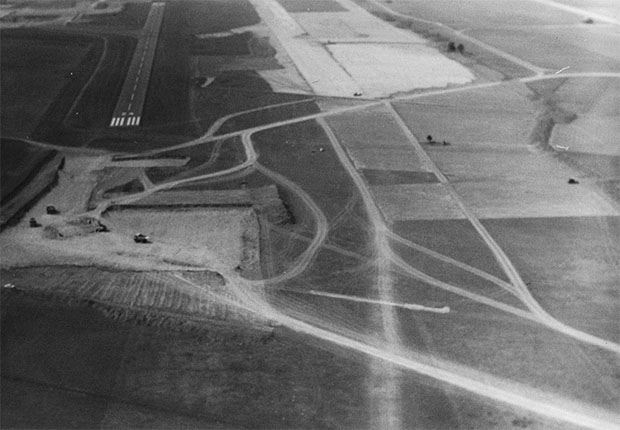 Luftaufnahme des Flughafenareals aus dem Jahr 1970 (Foto: Paderborn-Lippstadt Airport).