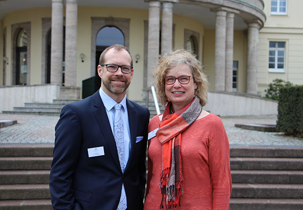 Psychosomatik wächst – (v.l.) Peer Kraatz und Dr. Heike Schulze. (Foto: Unternehmensgruppe Graf von Oeynhausen-Sierstorpff)