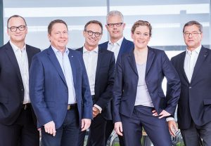 Die WAGO-Geschäftsführung (von links): Christian Sallach (Chief Marketing Officer & Chief Digital Officer), Sven Hohorst (Chief Executive Officer), Jürgen Schäfer (Chief Sales Officer), Ulrich Bohling (Chief Operating Officer), Kathrin Pogrzeba (Chief Human Resources Officer) und Axel Börner (Chief Financial Officer). (Foto: WAGO)