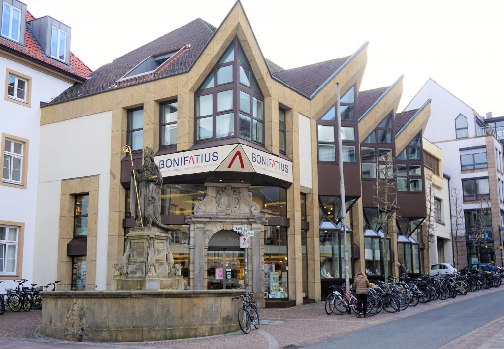 Die Paderborner Bonifatius Buchhandlung ist heute noch am alten Standort in der Liboristraße. (Foto: Bonifatius, Bauriedl)