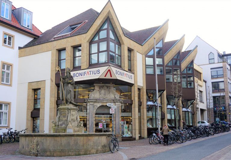 Die Paderborner Bonifatius Buchhandlung ist heute noch am alten Standort in der Liboristraße. (Foto: Bonifatius, Bauriedl)