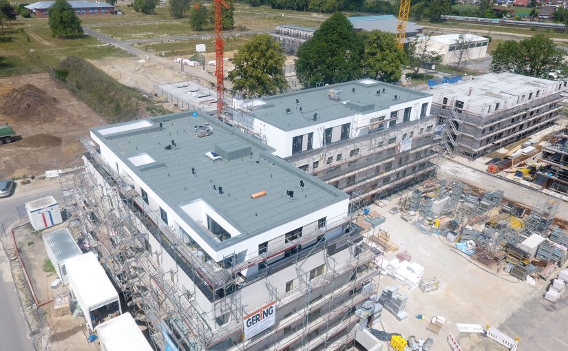 Wallenhorster Familienbetrieb Hörnschemeyer Dächer übernimmt Bedachungen im aktuell größten Wohnungsbauprojekt in Osnabrück. (Foto: Hörnschemeyer Dächer)