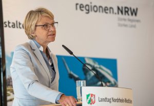 Münsterland e.V. lädt ein – Dorothee Feller, Regierungspräsidentin der Bezirksregierung Münster, begrüßte die Gäste im Namen aller Regionen. (Foto: Arne Pöhnert)